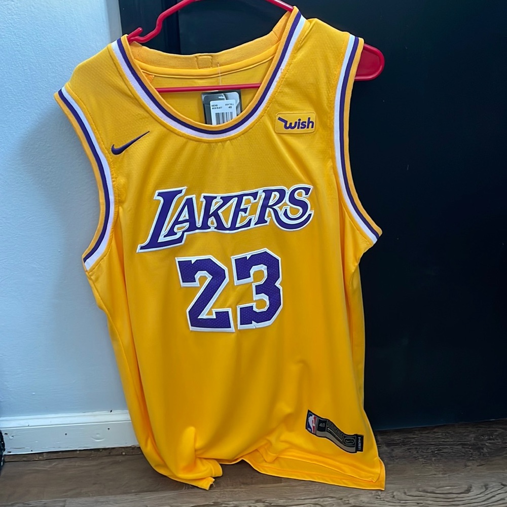 Lakers LeBron James stitched jersey